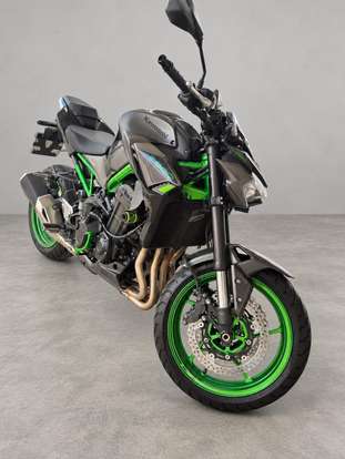 KAWASAKI-Z900-2023