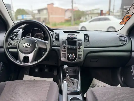 KIA-CERATO-1.6 SX3 16V GASOLINA 4P MANUAL KIA-CERATO-2010