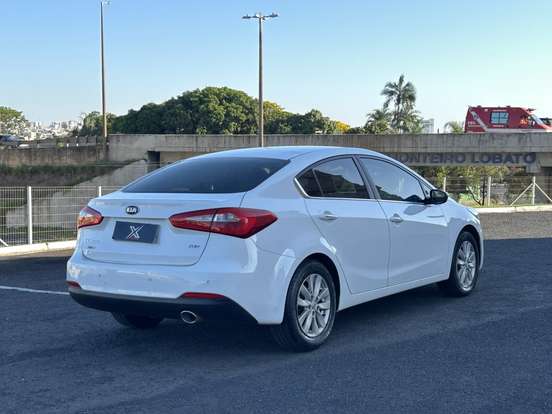 KIA-CERATO-1.6 SX 16V FLEX 4P AUTOMÁTICO KIA-CERATO-2013