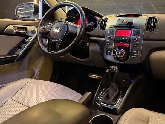 KIA-CERATO-1.6 SX E.233 16V GASOLINA 4P AUTOMÁTICO KIA-CERATO-2012