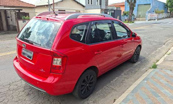 KIA-CARENS-2010