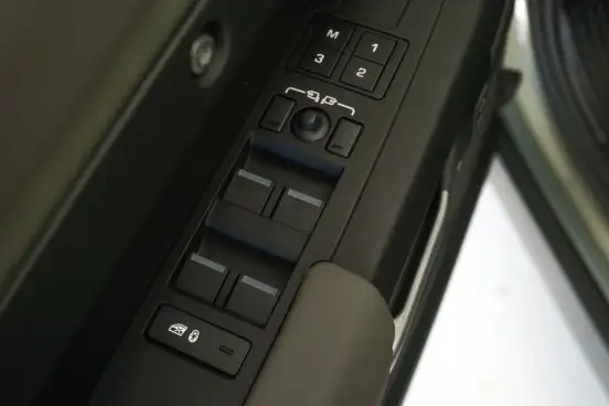 LAND ROVER-DEFENDER-2025