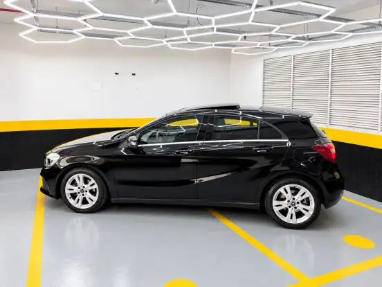 MERCEDES-BENZ-A 200-2017