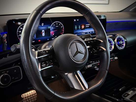 MERCEDES-BENZ-A 200-2023