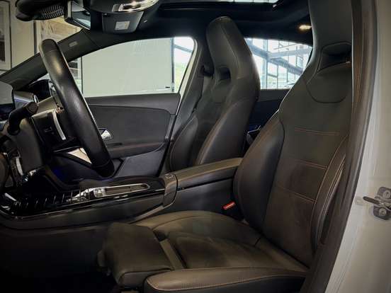 MERCEDES-BENZ-A 200-2023