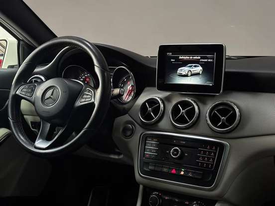 MERCEDES-BENZ-A 200-2016