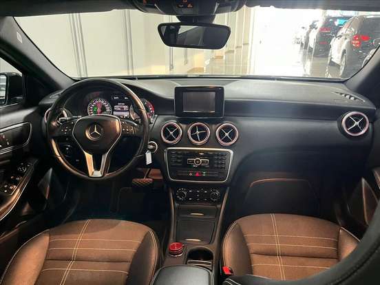 MERCEDES-BENZ-A 200-2013