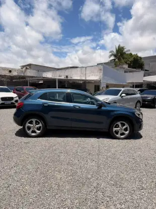 MERCEDES-BENZ-GLA 200-2020