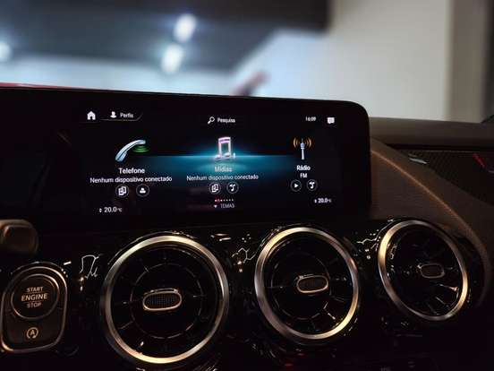 MERCEDES-BENZ-GLA 200-2021