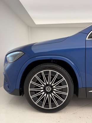 MERCEDES-BENZ-GLA 200-2024