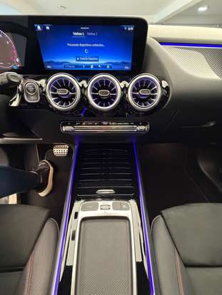 MERCEDES-BENZ-GLA 200-2024