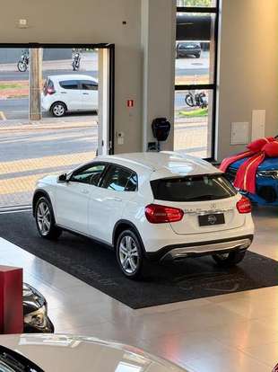 MERCEDES-BENZ-GLA 200-2017