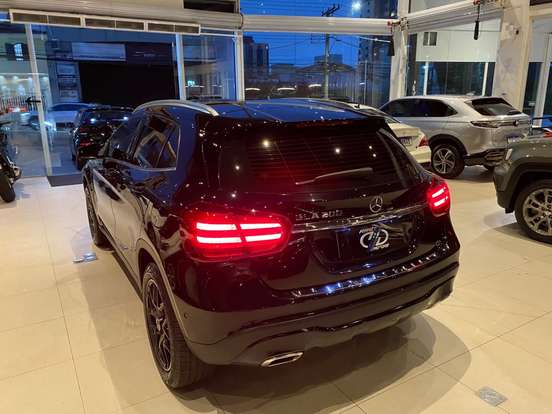 MERCEDES-BENZ-GLA 200-2019