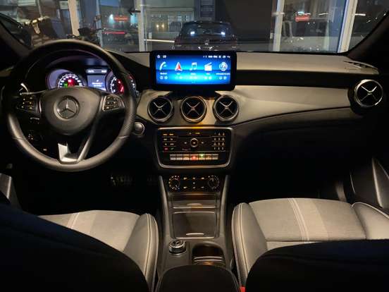 MERCEDES-BENZ-GLA 200-2019