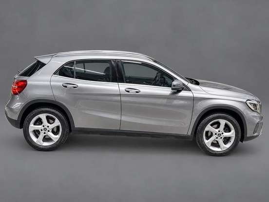 MERCEDES-BENZ-GLA 200-2019