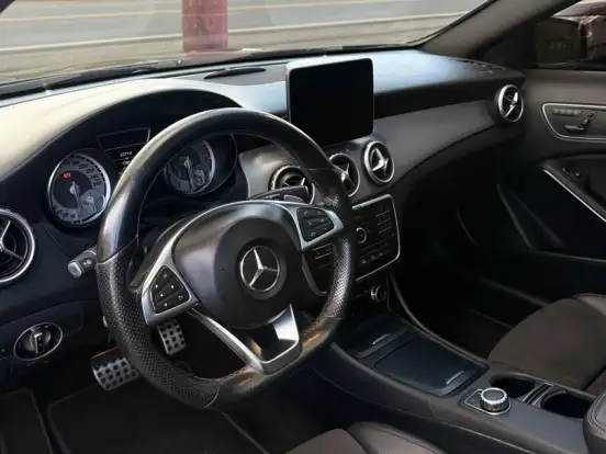 MERCEDES-BENZ-GLA 250-2.0 16V TURBO GASOLINA SPORT 4P AUTOMÁTICO MERCEDES-BENZ-GLA 250-2017