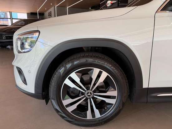 MERCEDES-BENZ-GLB 200-2021