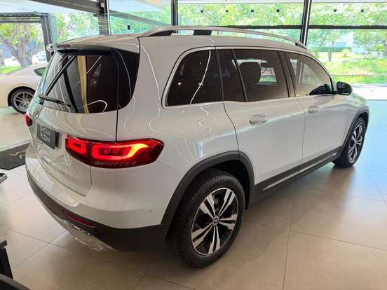MERCEDES-BENZ-GLB 200-2021