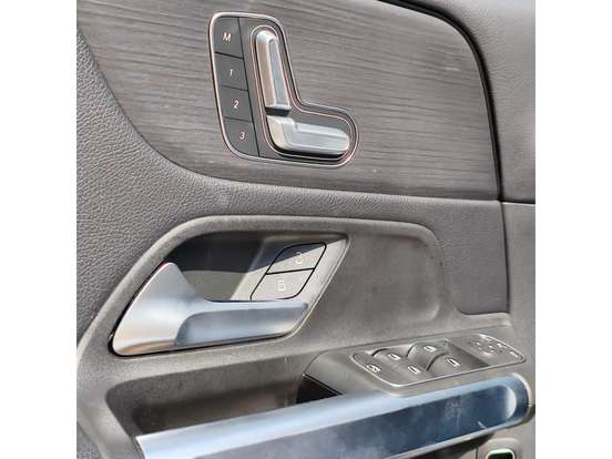 MERCEDES-BENZ-GLB 200-2021