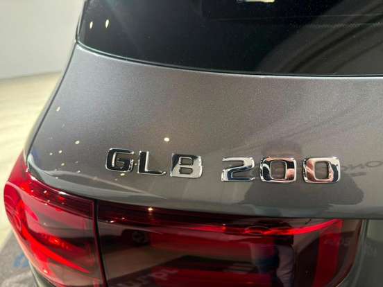 MERCEDES-BENZ-GLB 200-2024
