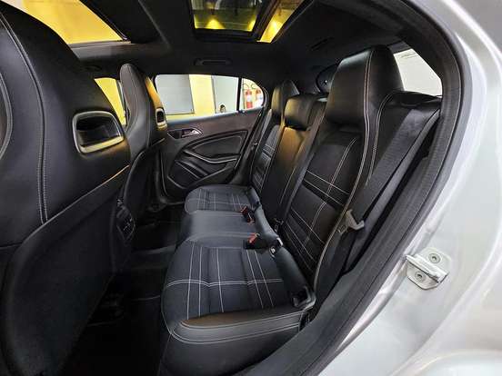 MERCEDES-BENZ-GLA 200-2015