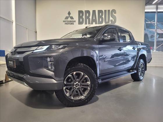 MITSUBISHI L200 TRITON 2.4 16V TURBO DIESEL SPORT HPE-S CD 4P 4X4 AUTOMÁTICO