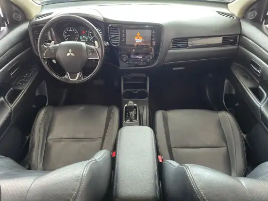 MITSUBISHI-OUTLANDER-2015