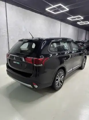 MITSUBISHI-OUTLANDER-2015
