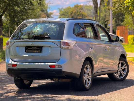 MITSUBISHI-OUTLANDER-2014