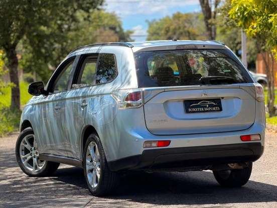 MITSUBISHI-OUTLANDER-2014