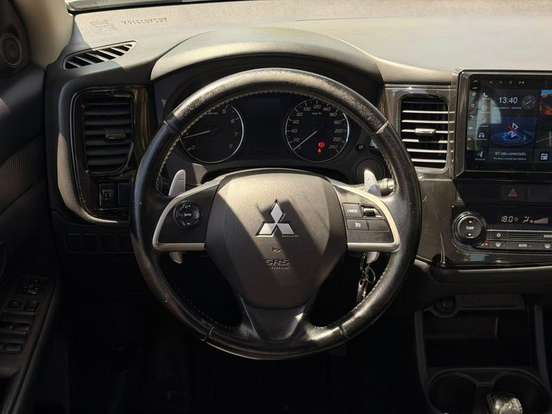 MITSUBISHI-OUTLANDER-2014