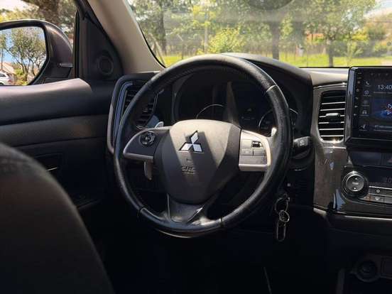 MITSUBISHI-OUTLANDER-2014