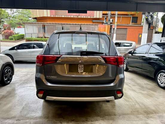 MITSUBISHI-OUTLANDER-2018