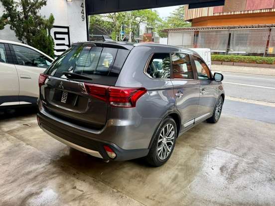 MITSUBISHI-OUTLANDER-2018