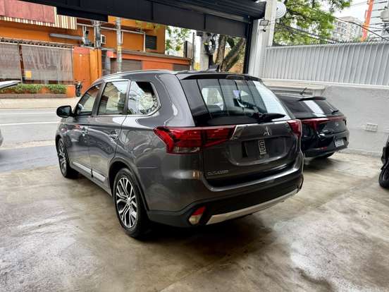 MITSUBISHI-OUTLANDER-3.0 GT 4X4 V6 24V GASOLINA 4P AUTOMÁTICO MITSUBISHI-OUTLANDER-2018