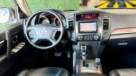 MITSUBISHI-PAJERO FULL-2010