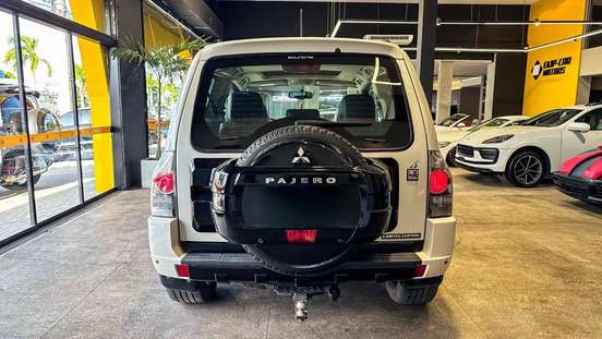 MITSUBISHI-PAJERO FULL-3.2 HPE 4X4 16V DIESEL 2P AUTOMÁTICO MITSUBISHI-PAJERO FULL-2014