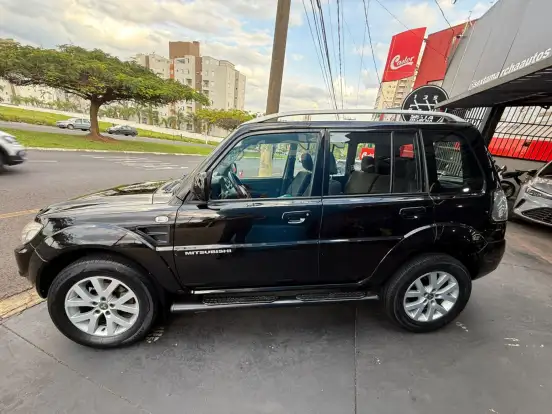 MITSUBISHI-PAJERO TR4-2013