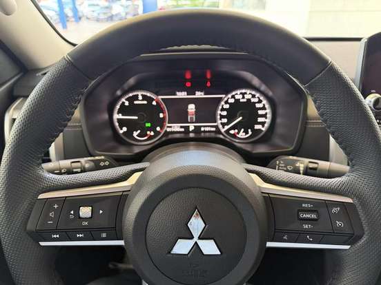 MITSUBISHI-TRITON-2.4 BITURBO DIESEL CD HPE 4X4 AUTOMÁTICO MITSUBISHI-TRITON-2025