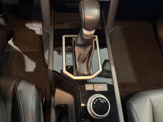 MITSUBISHI-TRITON-2025
