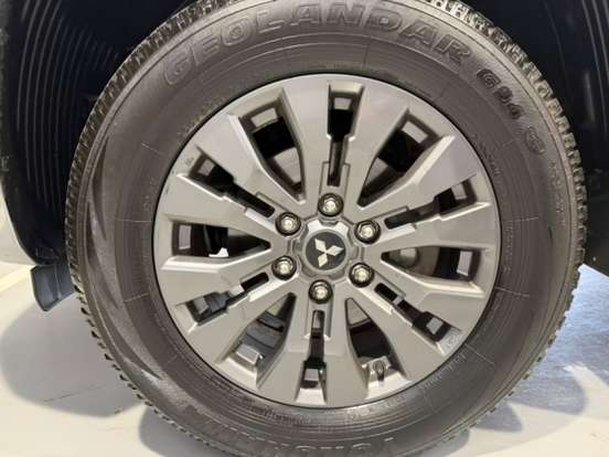 MITSUBISHI-TRITON-2025