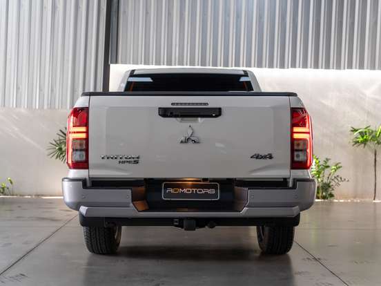 MITSUBISHI-TRITON-2025