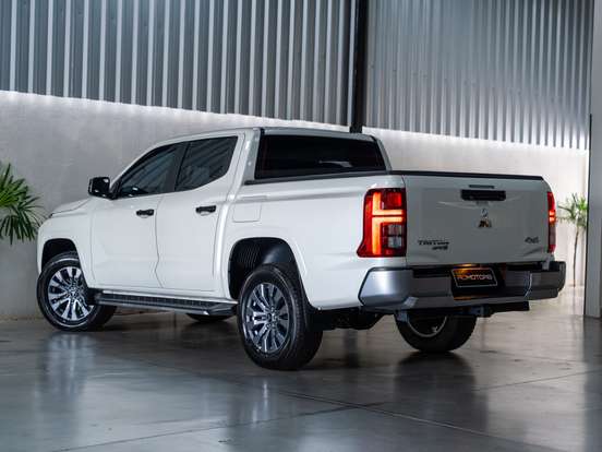 MITSUBISHI-TRITON-2.4 BITURBO DIESEL CD HPE-S 4X4 AUTOMÁTICO MITSUBISHI-TRITON-2025