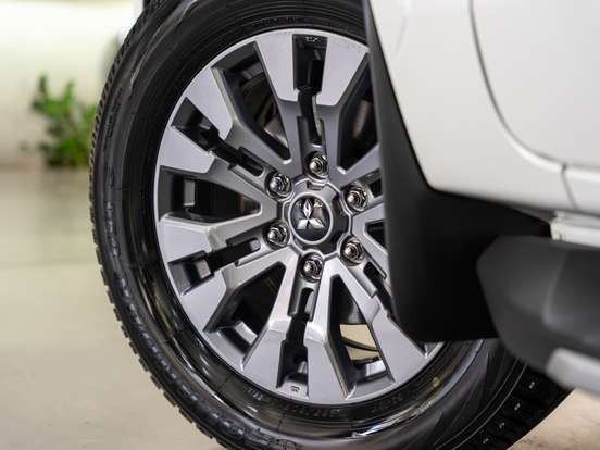 MITSUBISHI-TRITON-2.4 BITURBO DIESEL CD HPE-S 4X4 AUTOMÁTICO MITSUBISHI-TRITON-2025