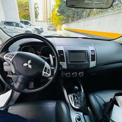 MITSUBISHI-OUTLANDER-2012