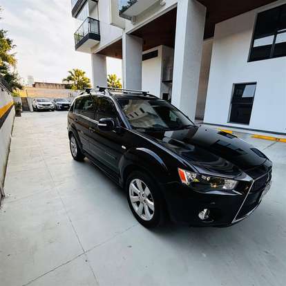 MITSUBISHI-OUTLANDER-2012