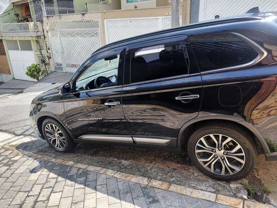 MITSUBISHI-OUTLANDER-3.0 GT 4X4 V6 24V GASOLINA 4P AUTOMÁTICO MITSUBISHI-OUTLANDER-2015