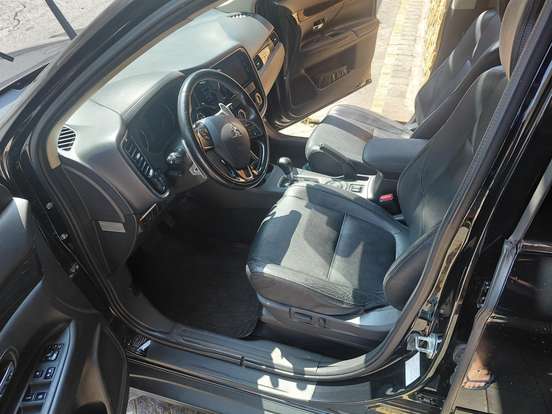 MITSUBISHI-OUTLANDER-2015