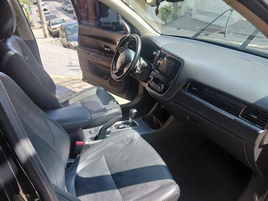 MITSUBISHI-OUTLANDER-3.0 GT 4X4 V6 24V GASOLINA 4P AUTOMÁTICO MITSUBISHI-OUTLANDER-2015
