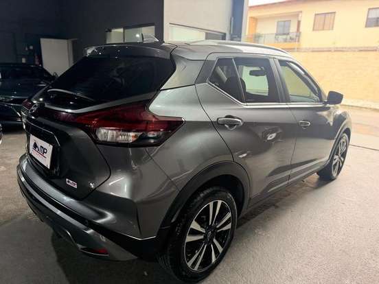 NISSAN-KICKS-2023